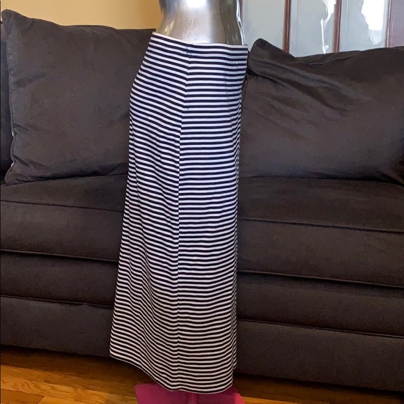 Max studio navy and white pencil skirt. - Picture 2 of 6